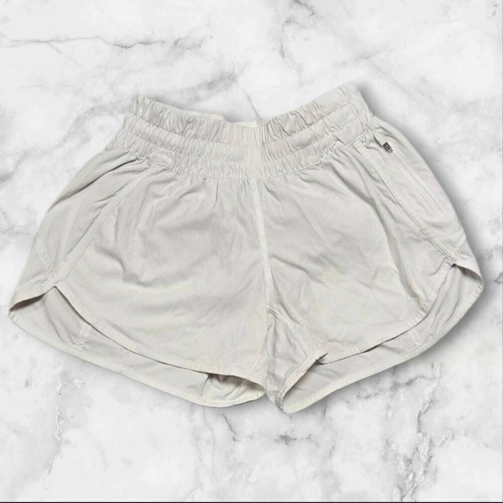 Lululemon Size 6 White High Waisted Tracker Shorts